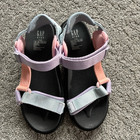 Gap sport sandals size 1-2 - Picture 2 of 11